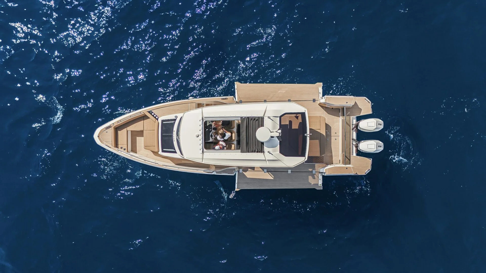The Saxdor 400 GTS from above, with its terraces open to the sea
